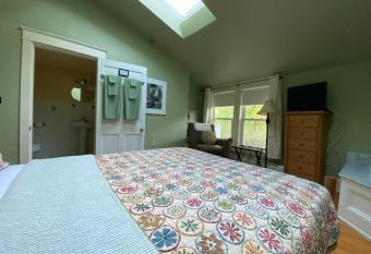 James Place Inn Bed and Breakfast has rooms with a private hot tub