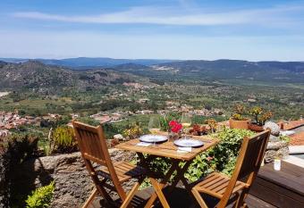 CASA DO CASTELLO MONSANTO has Balcony rooms