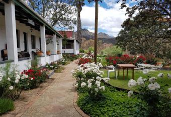 Over The Mountain Guest Farm has Balcony rooms