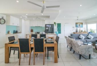 ZEN BY THE WATER - Darwin s Premier Ocean View Family Retreat allows 18 year olds to book a room