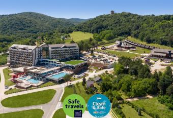 Movenpick Resort and Spa Fruske Terme has Balcony rooms