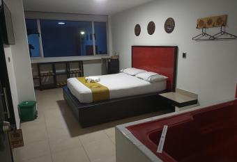 Mandala Hotel Medellin has rooms with a private hot tub