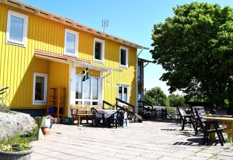 Solhem Bohus Bj  rk   allows 18 year olds to book a room