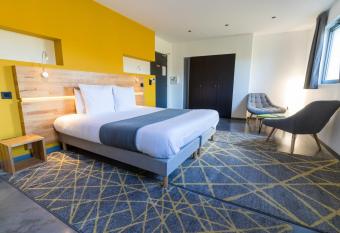 H85 allows 18 year olds to book a room