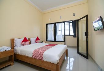 OYO 2204 Griya Hita allows 18 year olds to book a room