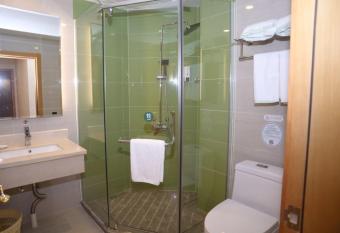 GreenTree Inn Zhongshan West District Fuhua Road Hotel allows 18 year olds to book a room