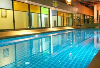                                            frontbeach has Balcony rooms