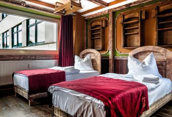 Aparthotel MyCologne allows 18 year olds to book a room