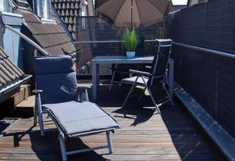 Ferienwohnung Auf der Blumenstrasse allows 18 year olds to book a room