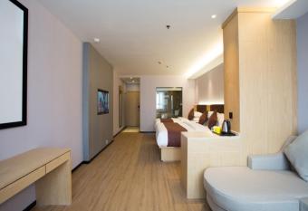 Gya Shanghai Songjiang Wanda Plaza Hotel allows 18 year olds to book a room