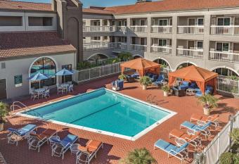 La Quinta Inn & Suites by Wyndham San Francisco Airport West allows 18 year olds to book a room