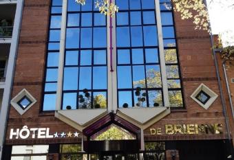 H  tel de Brienne allows 18 year olds to book a room