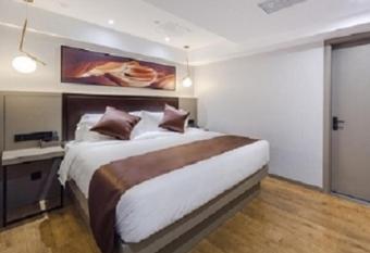 Gya Suzhou Industrial Park Jinji Lake Oriental Gate Hotel allows 18 year olds to book a room