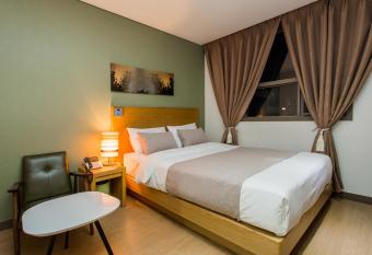 Lamer Hotel allows 18 year olds to book a room