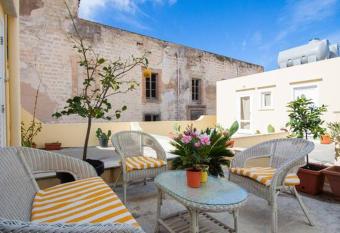 Angelo Apartments & Rooms allows 18 year olds to book a room