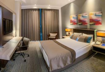 Ostimpark Business Hotel allows 18 year olds to book a room