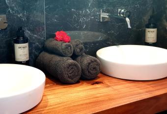 Okauia House, Matamata allows 18 year olds to book a room