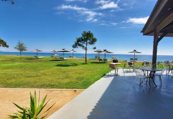 Hotel Restaurant San Lucianu allows 18 year olds to book a room