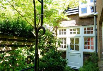  t Kasteeltje allows 18 year olds to book a room