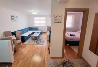 Apartman Ceca has Balcony rooms