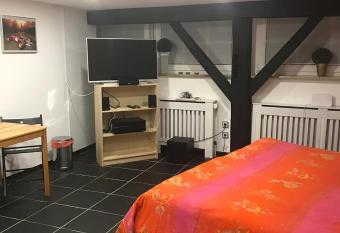 Stadt nahes Zimmer im Zentrum von Unna allows 18 year olds to book a room