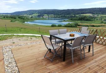 L esca Lac allows 18 year olds to book a room