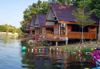 Pechpailin Resort has Balcony rooms