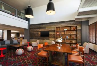 Four Points by Sheraton Phoenix South Mountain has Balcony rooms