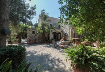 Ha La Bodrum allows 18 year olds to book a room