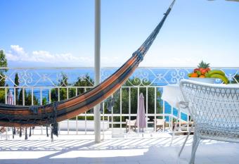 Villa Baronnos allows 18 year olds to book a room