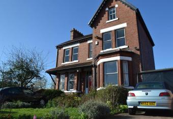 Ms McCreadys Guest House has Balcony rooms