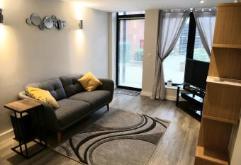 Topaz Properties One bedroom Executive Apartment CMK allows 18 year olds to book a room