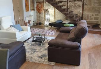 Principal Plaza has Balcony rooms