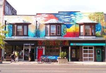 The Only Backpacker's Inn has Balcony rooms