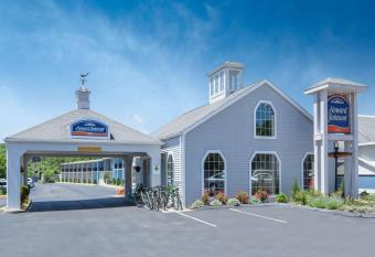 Howard Johnson by Wyndham Mystic has Balcony rooms