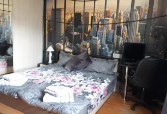 New York - guest room near the Airport, transport possibility allows 18 year olds to book a room