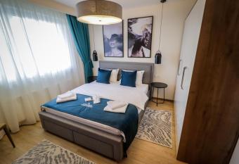 Lux Green Apartament 2 allows 18 year olds to book a room