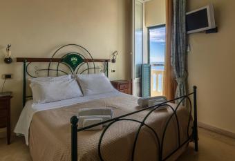 B&B La Riviera allows 18 year olds to book a room