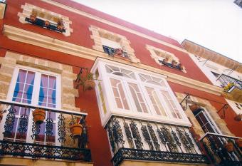 Dormir en C  diz allows 18 year olds to book a room