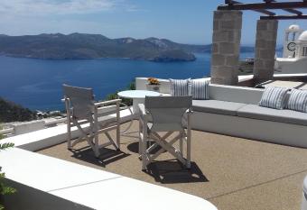 Chaido Studios has Balcony rooms