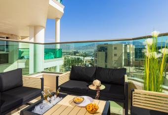 perfect vacation golf residence eilat allows 18 year olds to book a room