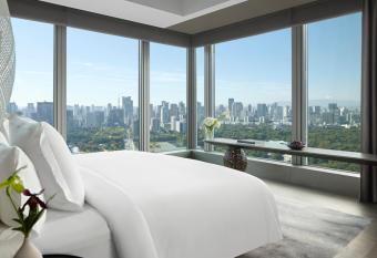 Four Seasons Hotel Tokyo at Otemachi has rooms with a private hot tub
