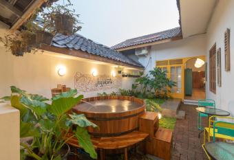 Wonderloft Hostel Jogja allows 18 year olds to book a room