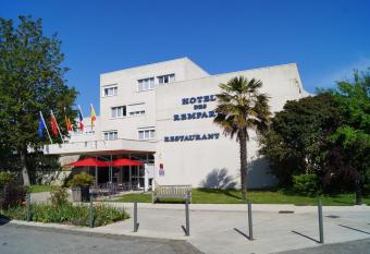 H  tel & Restaurant des Remparts allows 18 year olds to book a room