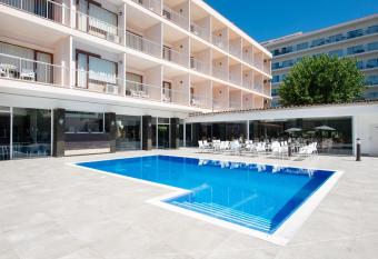 NURA Condor allows 18 year olds to book a room