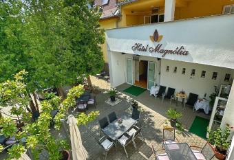 Hotel Magn  lia has Balcony rooms