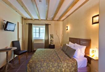 Hotel-restaurant Les Caudalies allows 18 year olds to book a room