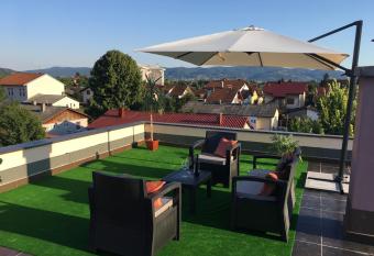 Bingo Apartments has Balcony rooms