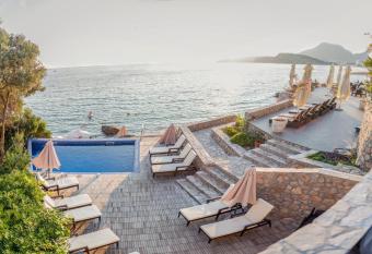 Love Live Hotel has Balcony rooms