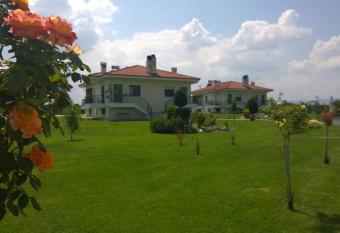 Mouses Apartments has Balcony rooms
